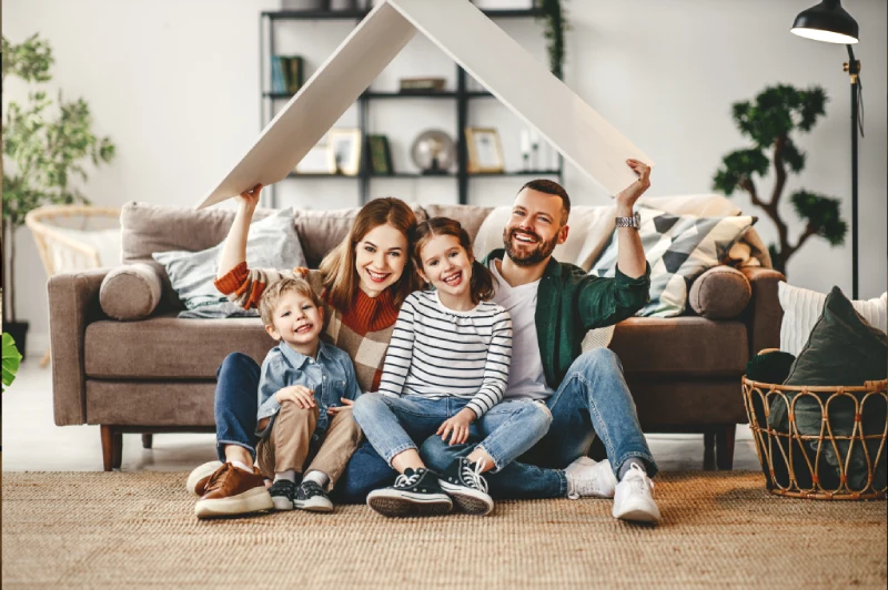 familia feliz con una doble garantía hipotecaria